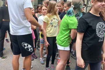Běh okolo školy