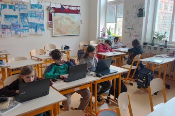březen 2026