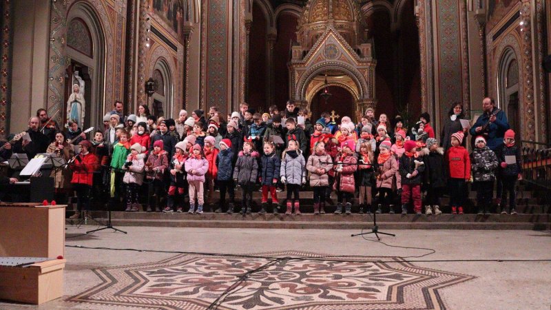 Vánoční koncert ZŠ: Po roční covidové pauze opět v kostele
